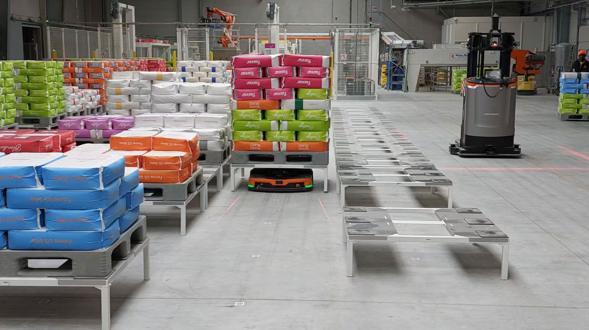 Fives automated pallet transport solution at Moulins Dumée, featuring an autonomous mobile robot handling pallets.
