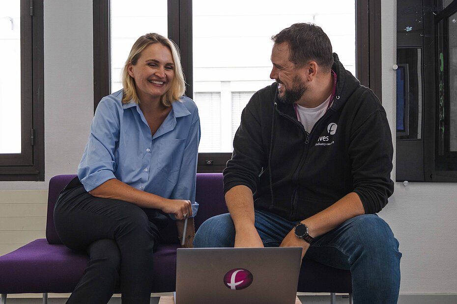 employees exchanging ideas