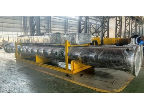 Rotor shaft section and accessories of the Vertical Crystallizer packed before dispatch
