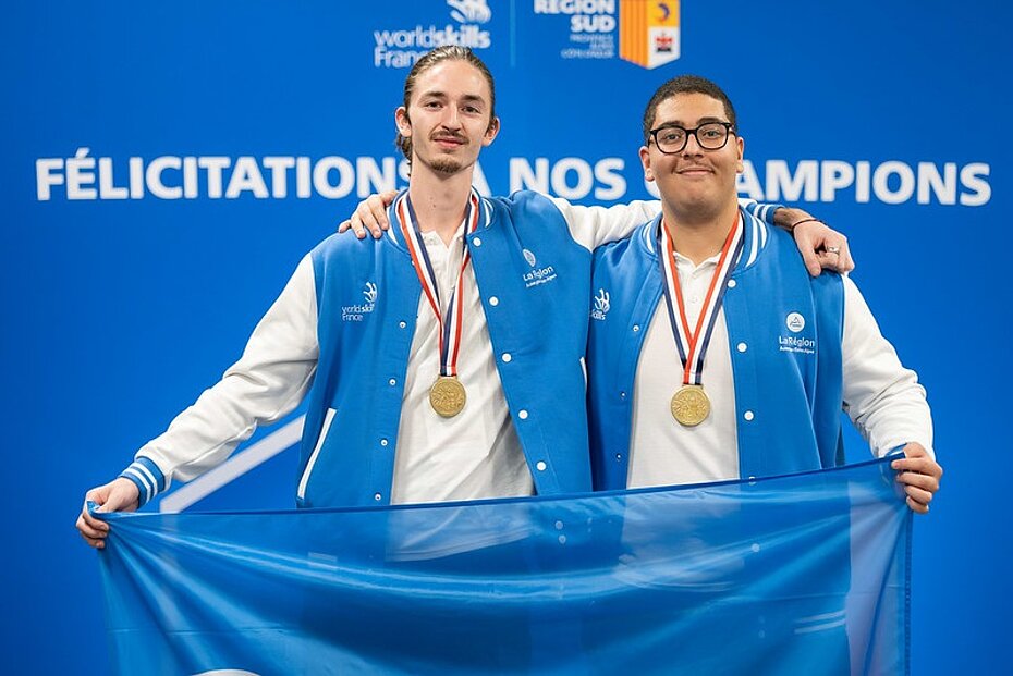 Mounir and Raphaël with the Gold Medal